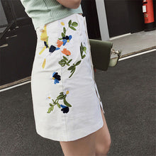 New  Fashion Floral Embroidery Pencil Skirt Mini Denim Skirts Woman Preppy Style Cute Button High Waist Skirts 72560 GS