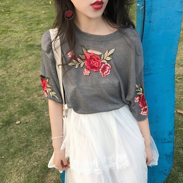 Woman Tops Tee  New Fashion Rose Embroidery T-Shirt Women Loose Short Sleeves Hollow T-shirt O-neck Loose Clothing 33031 GS